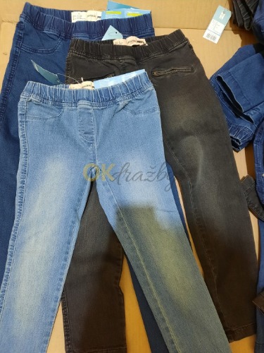 Auction Mix dětského dívčího oblečení: džíny, šaty, halenky - 50 kusů image