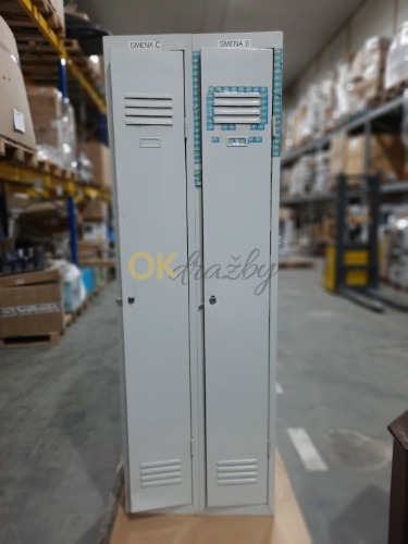 Auction Plechová šatní skříňka image