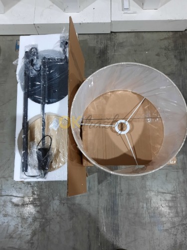 Auction Lindby Zinia stojací lampa s poličkou a USB, černá image