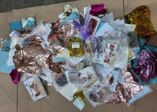 Auction Různé dekorace na oslavy narozenin i jiné příležitosti – nafukovací balónky, dekorace na fotokoutky či jiné využití, stuhy, závěsné ozdoby a další, celkem - 120 ks image