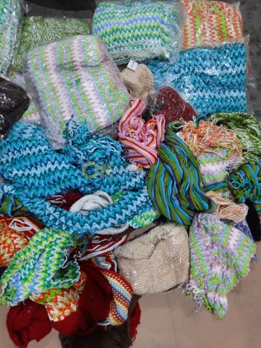 Auction Mix různých šál a sad šál s čepicí –  viz foto, celkem 66 ks image