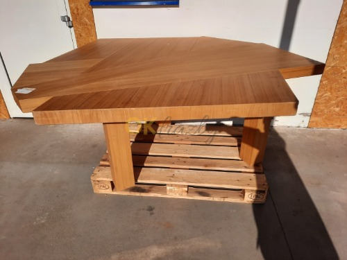 Auction Velký, těžký, pevný stůl do prodejny, obchodu, domácnosti atd. image