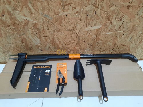 Auction Fiskars 4dílná sada zahradního nářadí image