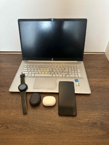 Auction Notebook HP 17” i5, chytré hodinky Vector, 2x sluchátka Redmi, telefon Remi image