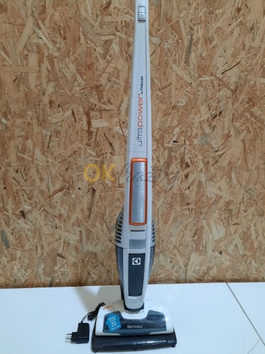 Auction Bezsáčkový tyčový vysavač ELECTROLUX ULTRA Power ZB5020 s rotačním kartáčem image