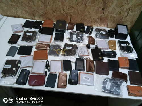 Auction Mix peněženek, pouzder na karty a dalšího, viz foto - 50 ks image