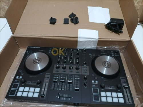 Auction 4-kanálový all-in-one DJ kontroler Traktor Kontrol S3 image