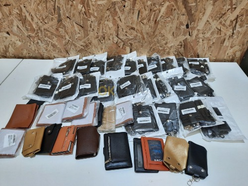 Auction Mix peněženek, pouzder na karty a setů držáků na ID karty a jmenovky se šňůrkou (2 ks v sadě) - celkem 64 ks image