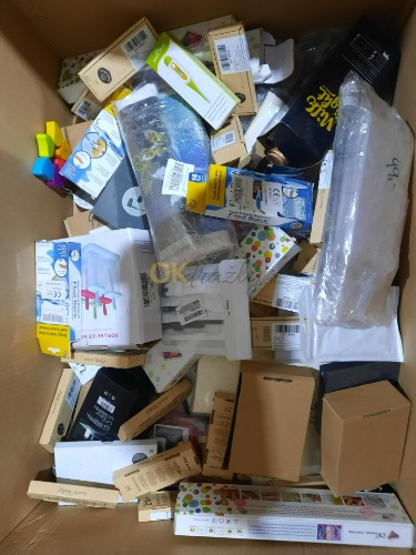 Auction Krabice mixu: girlandy, svíčky, rámečky, sluchátka, lahve a další zajímavé věci - viz foto image